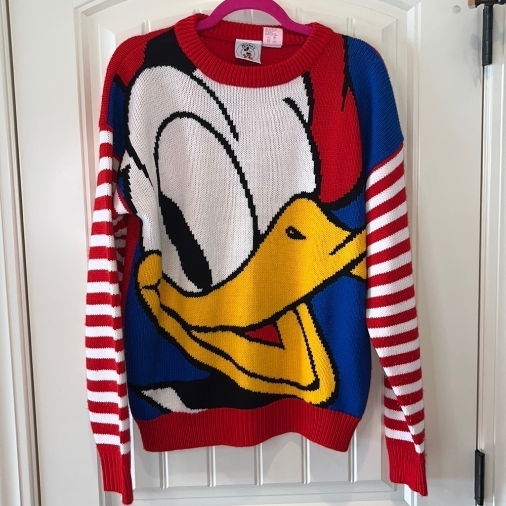 Vintage Disney Mickey & Co Donald Duck sweater made in Hong Kong size small